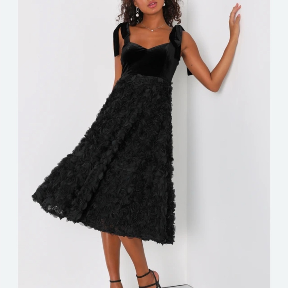 Lulu's Black Velvet Midi Dress